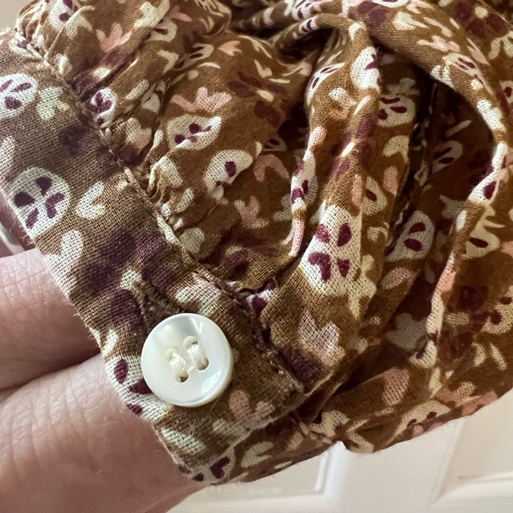 Does Jane Blouse size medium - Picture 6 of 7